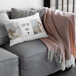 Modernes Collage Foto Liebe Mama Bestes Geschenk Lendenkissen<br><div class="desc">Wenn Sie ein herzliches und bedeutungsvolles Geschenk suchen, um Ihre Liebe und Wertschätzung für Ihre Mutter zu zeigen, könnte ein modernes Collage Foto eine großartige Wahl sein. Ein modernes Collage Foto ist ein einzigartiges und kreatives Mittel, um Ihre Lieblings-Erinnerungen mit Ihrer Mutter zu zeigen. In der Regel werden mehrere Fotos...</div>