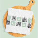 Modernes Collage Foto Minze Bestes Hubby-Geschenk Geschirrtuch<br><div class="desc">Das moderne Collage Foto Mint Best Hubby Geschenk ist eine personalisierte Geschenkidee für Ehemänner, die die Schönheit einer Foto-Collage mit dem Charme eines Minzrahmens verbindet. Dieses einzigartige Geschenk ist dazu gedacht, die unvergesslichsten Momente zu zeigen, die das Paar gemeinsam hat, wie z.B. ihren Hochzeitstag, romantische Termine, Ferien und andere wichtige...</div>