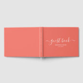 Modernes Coral Minimalistisch Script Wedding Guest Gästebuch (Voll)