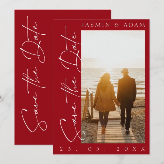 Modernes Crimson Red Script Typografy Foto Wedding Save The Date (Vorne/Hinten)