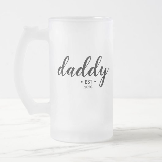 Modernes Daddy im etablierten Jahr Mattglas Bierglas (Links)