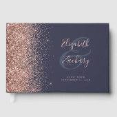 Modernes Dark Blue Rose Gold Glitzer Script Gästebuch (Vorderseite)