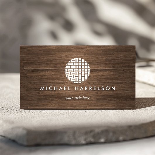 Modernes Dekorlogo auf warmem Holz Visitenkarte