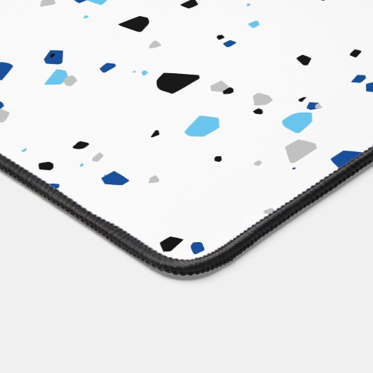 Modernes Design Blaues Terrazzo Muster Schreibtischunterlage (Ecke)