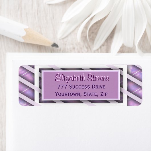 Modernes, diagonal gestreiftes Muster (Insitu)