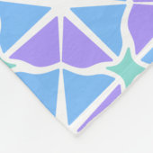 Modernes Diamantenblau lila im Mittelalter Fleecedecke (Ecke)