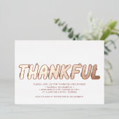 Modernes Dinner der Rose Gold Red Erntedank Folieneinladung (Stehend vorne)