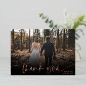 Modernes Drehbuch danke Ihnen 2 Fotos Hochzeit Folieneinladung (Stehend vorne)