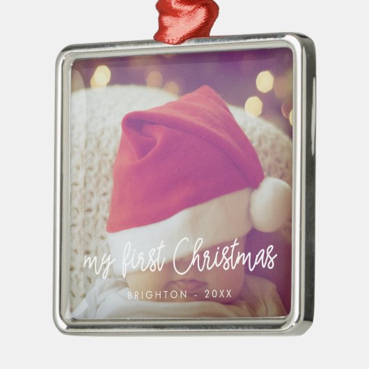 Modernes Drehbuch Mein erstes Weihnachtsbaby-Foto Ornament Aus Metall (Links)