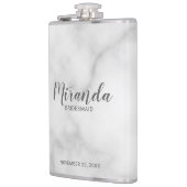 Modernes Drehbuch Personalisiert Bridesmaid-Name Flachmann (Links)