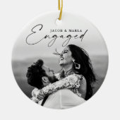 Modernes Drehbuch Verlobt 2 Foto Hochzeit Verlobun Keramik Ornament (Vorne)
