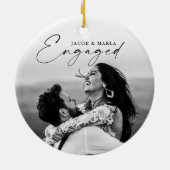 Modernes Drehbuch Verlobt 2 Foto Hochzeit Verlobun Keramik Ornament (Hinten)