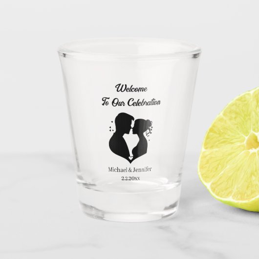 Modernes Drehbuchpaar willkommen Hochzeit Schnapsglas (Vorderseite)