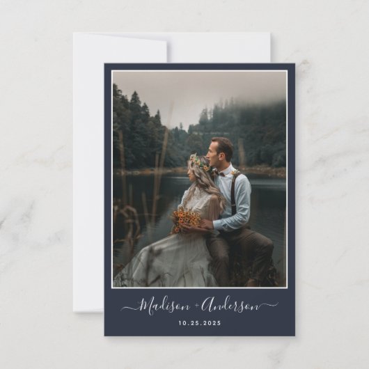 Modernes Dunkelblau mit zwei Fotos Hochzeit Dankeskarte (Vorderseite)