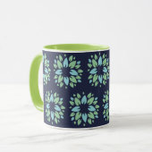 Modernes dunkelblaues grünes Blumenmuster Tasse (Vorderseite Links)