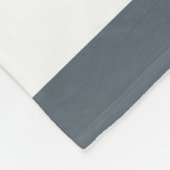 Modernes, dunkelweiße Streifen Schwarzes Quadrat M Fleecedecke (Ecke)