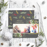 Modernes dunkles Grau Frohe Weihnachtskrippe Pine  Folien Feiertagskarte<br><div class="desc">Suchen Sie eine einzigartige Urlaubskarte, die sich wirklich auszeichnet? Karo aus unserer modernen dunkelgrauen Weihnachtskrippe Pine Foto Gold Foil Holiday Card! Diese schöne Karte zeigt drei Ihrer Lieblings-Fotos in einem goldenen Rahmen, betont durch festliche Wintermotive in Rot, Grün und Goldfolie. Die Typografie aus Gold-Folie mit handgeschriebenen Schriftzeichen rundet das Aussehen...</div>