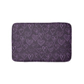 Modernes dunkles Lila Herzmuster Badematte (Vorderseite)