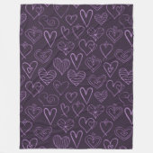 Modernes dunkles Lila Herzmuster Fleecedecke (Vorderseite)