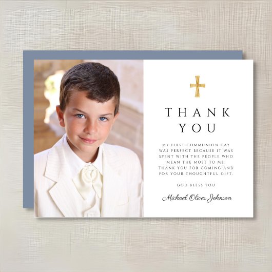 Modernes Dusty Blue Cross Boy First CommunityFoto Dankeskarte