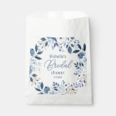 Modernes Dusty Blue Floral Boho Brautparty Geschenktütchen (Vorderseite)