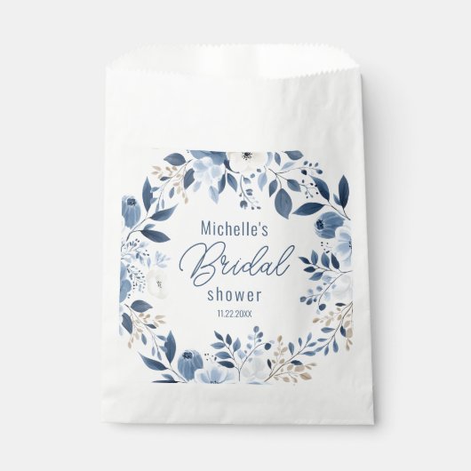 Modernes Dusty Blue Floral Boho Brautparty Geschenktütchen (Vorderseite)