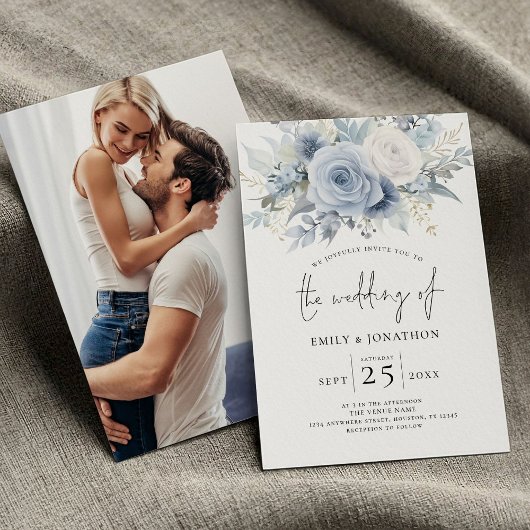 Modernes Dusty Blue Florals Foto Wedding Einladung