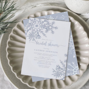 Modernes Dusty Blue Snowflake Winter Brautparty Einladung