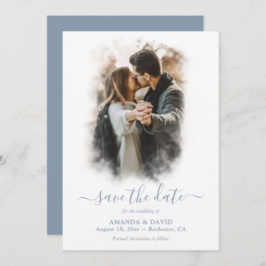 Modernes Dusty Blue Wedding Foto Save the Date (Vorne/Hinten)