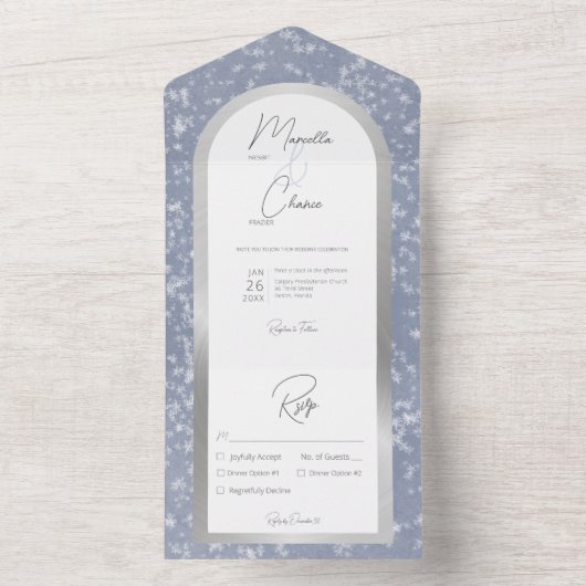 Modernes Dusty Blue & Winter Snow Silver Dinner All In One Einladung (Innen Boden)