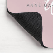 Modernes Dusty Lilac Weißes Skript-Monogramm Mousepad (Ecke)