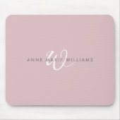 Modernes Dusty Lilac Weißes Skript-Monogramm Mousepad (Vorne)