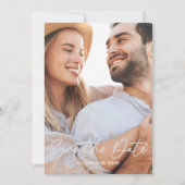 Modernes Einfaches Burgundy-Foto-Kalligrafie-Skrip Save The Date (Vorderseite)