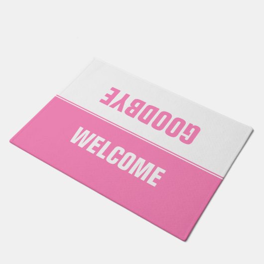 Modernes, einfaches Design Rosa & Weiß Willkommen  Fußmatte (Schrägansicht)