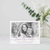Modernes, einfaches lila Skript-Foto Save the Date Postkarte (Stehend Vorderseite)