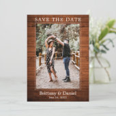 Modernes einfaches Minimalistisches Foto aus Holz Save The Date (Stehend Vorderseite)