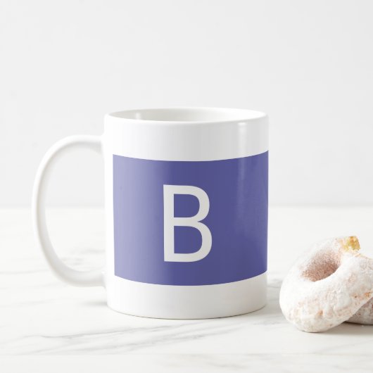 Modernes, einfaches Mit Monogramm Anfangsbuchstabe Kaffeetasse (Mit Donut)