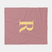 Modernes einfaches Monogramm Dusty Pink Fleecedecke (Vorderseite (Horizontal))