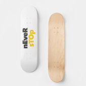 Modernes, einfaches, mutiges typografisches Design Skateboard (Vorderseite)