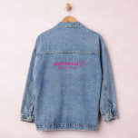 Modernes, einfaches und stilvolles Bridesmaid-Gesc Jeansjacke<br><div class="desc">Ein lustiges Geschenk für Ihre Brautjungfrauen! Mit "Bridesmaid" in heißen rosa Typografie mit einem kleinen wirbelnden Herz am Ende,  können Sie den Namen für jede Person leicht personalisieren,  indem Sie das Template Feld.</div>