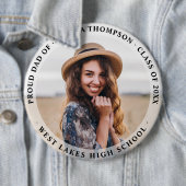 Modernes, einfaches Vater-Graduate-Foto | Dunkel Button (Beispiel)