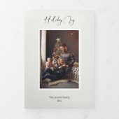 Modernes Elegant Holiday Joy Script Foto Dreifach Gefaltete Karte (Cover)