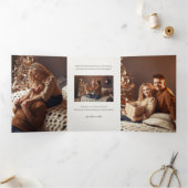 Modernes Elegant Holiday Joy Script Foto Dreifach Gefaltete Karte (Innenseite)