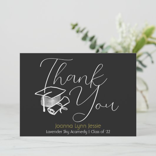 Modernes, elegantes Abschluss mit weißer Cap dank  Dankeskarte (Stehend Vorderseite)