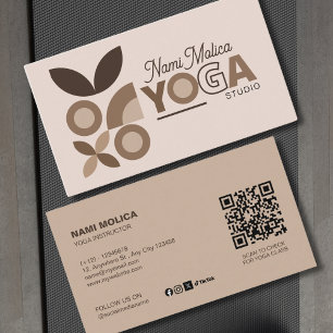 Modernes elegantes Beige Brown Ästhetik Yoga Studi Visitenkarte