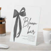 Modernes elegantes Black Bow Bloom Bar Sign Sockelschild (In SItu)