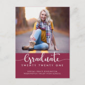 Modernes Elegantes Burgundy Abschluss Script Foto Ankündigungspostkarte (Vorderseite)