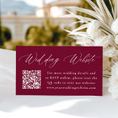 Modernes elegantes Burgundy Wedding Website QR Cod Begleitkarte