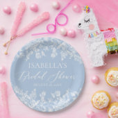 Modernes Elegantes Dusty Blue Wildblume Brautparty Pappteller (Party)