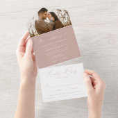 Modernes elegantes Dusty Rose Foto Wedding All In One Einladung (Abreißen)